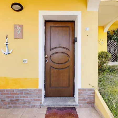 With Air Conditioning And Shared Pool Apartmán *