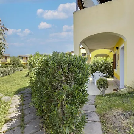 With Air Conditioning And Shared Pool *