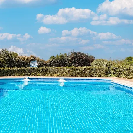 With Air Conditioning And Shared Pool